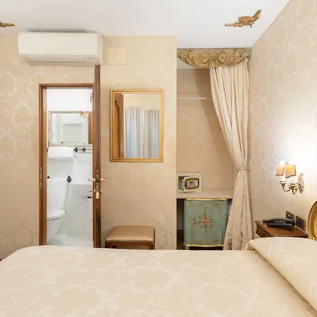 Alojamento de Acomodação e Pequeno-almoço Residenza La Loggia 4*