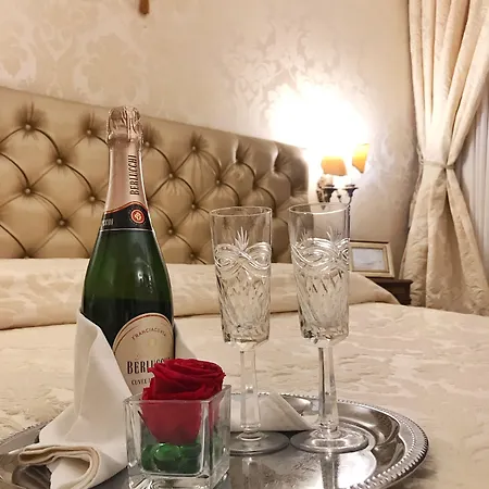 Alojamento de Acomodação e Pequeno-almoço Residenza La Loggia 4*