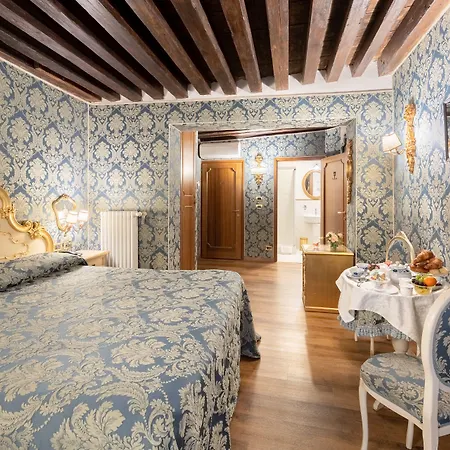 Alojamento de Acomodação e Pequeno-almoço Residenza La Loggia 4*