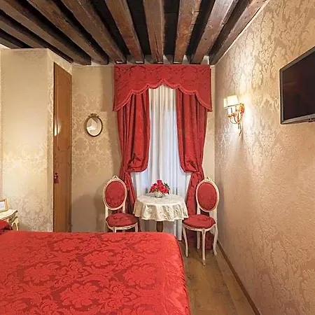 Residenza La Loggia Bed & Breakfast 4*