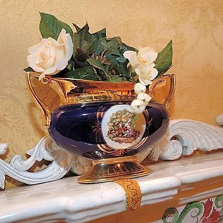 Residenza La Loggia Bed & Breakfast 4*