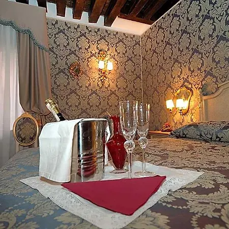 Residenza La Loggia Bed & Breakfast 4*
