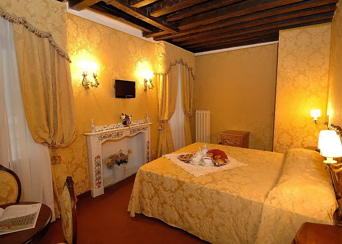 ريزيدينسا لا لوجيا 4* البندقية