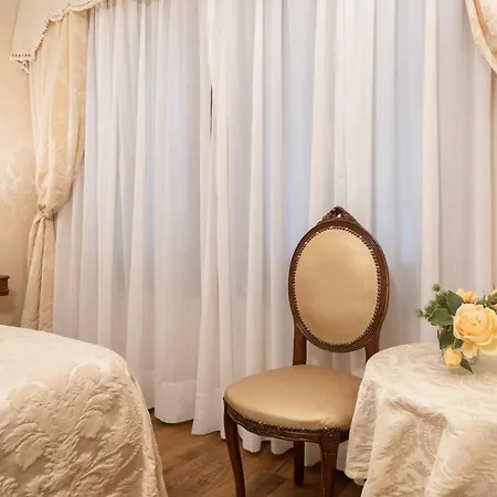 Residenza La Loggia Bed & Breakfast 2*